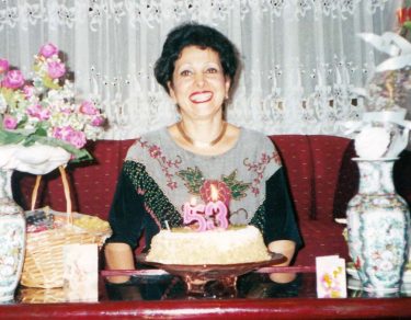 Mehrey Sanam Essy Knopf